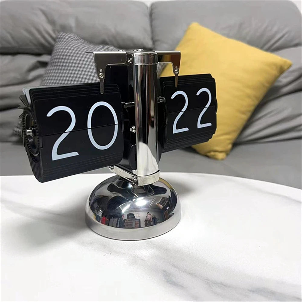 A Flipping Clock with Page Turning Automatically for Modern Home Decoration Full of Sense of Technology Retro Table Clock