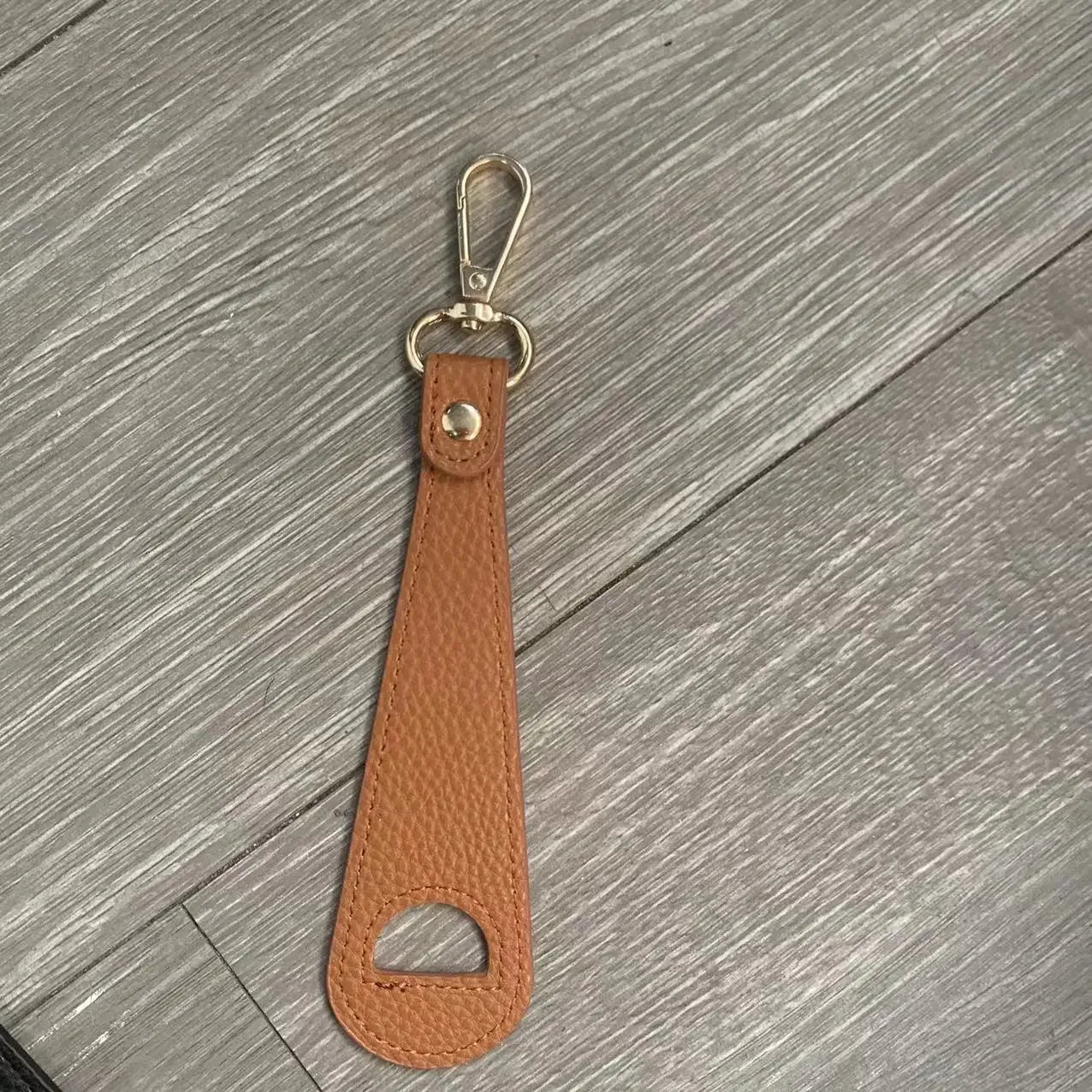 Travel Hat Clip Leather Simple Golf Baseball Hat Clip Summer Hat Strap Towel Glove Storage Wallet Buckle Hands-free Latch Clip