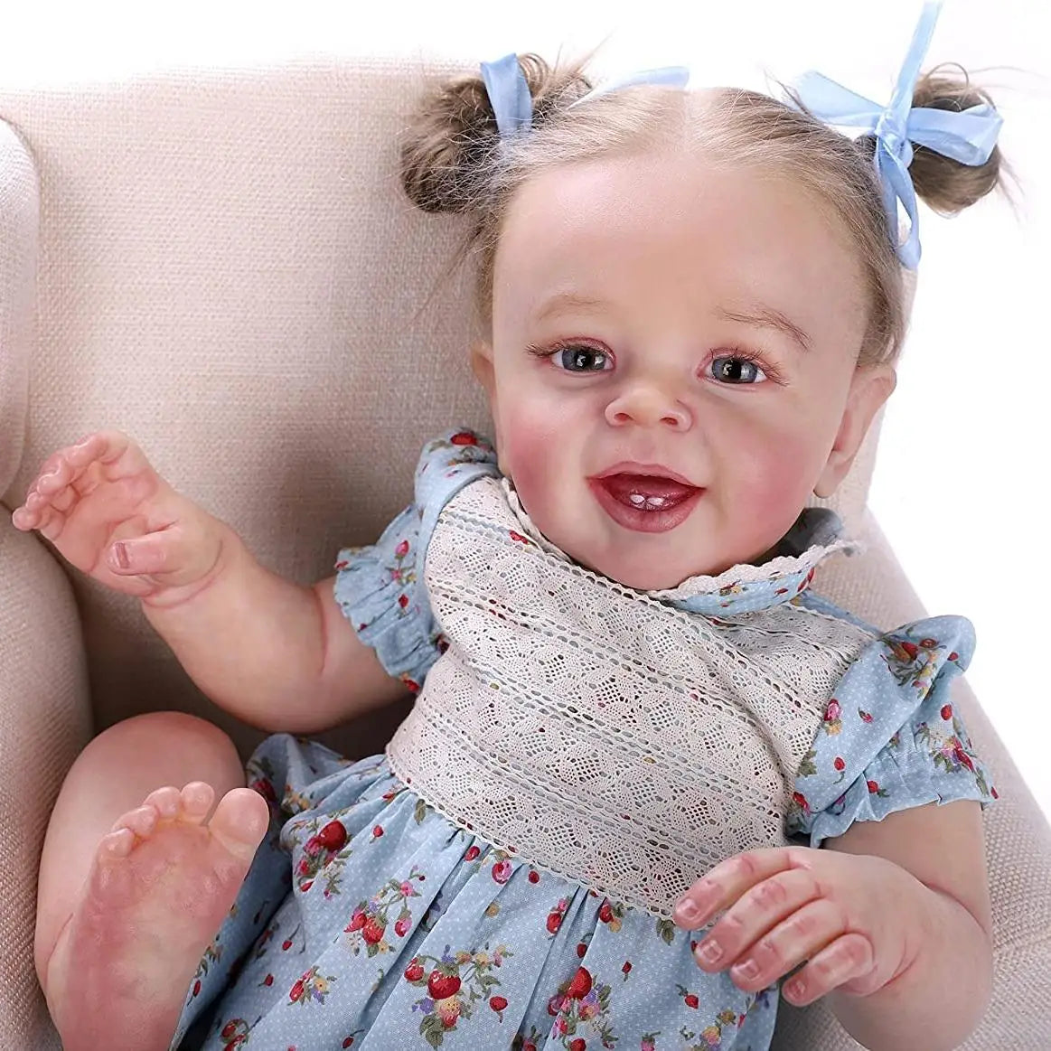 A 55cm-long fully enamel doll that can be washed and reused, perfect for soothing and entertaining babies. It's a realistic baby