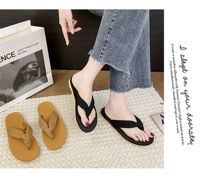 2025 new women's flip-flops, summer fashion, versatile, flip-flops, anti-slip flat beach slippers for women