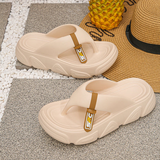 New women's flip-flops with soft and comfortable soles, suitable for wearing outside the beach, fashionable and versatile slippe