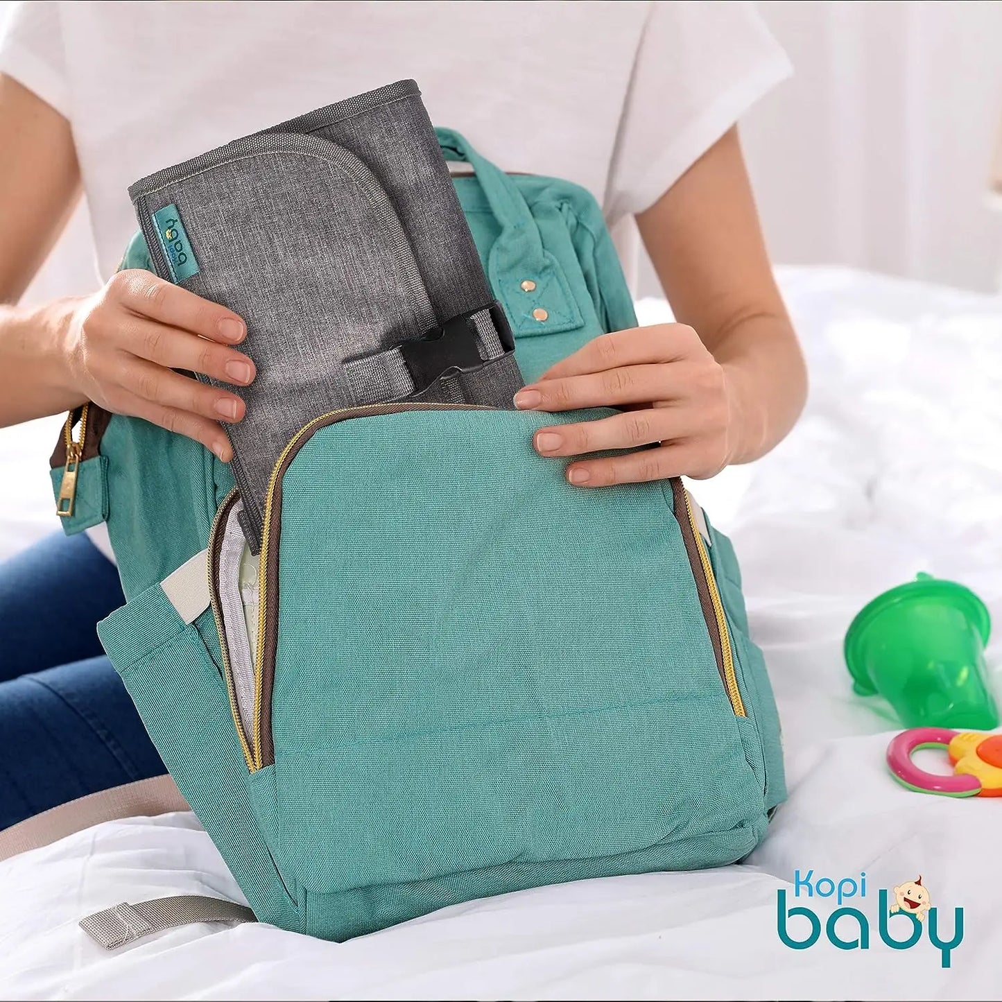Portable Diaper Changing Pad For Newborn Baby Changing Pad with Smart Wipes Pocket Waterproof Travel Changing Kit