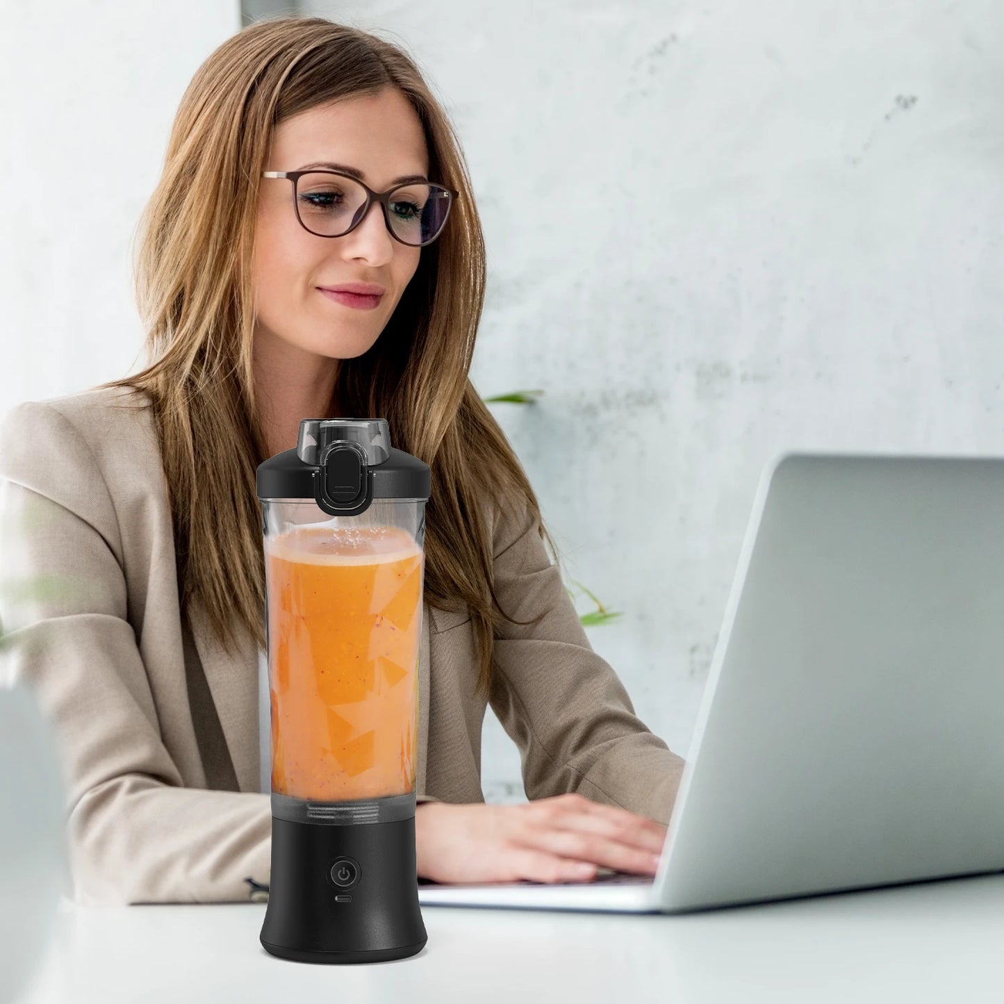 Portable Juicer Blender 600ml Electric Fruit Juicer USB Charging Lemon Orange Fruit Juicing Cup Smoothie Blender Machine