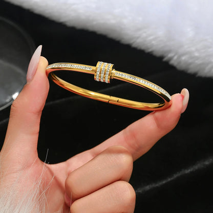 UILZ Europe And The United States Hot Stainless Steel Four-leaf Clover Lucky Bracelet Fashion Women's Nail Bracelet Gold Bangles
