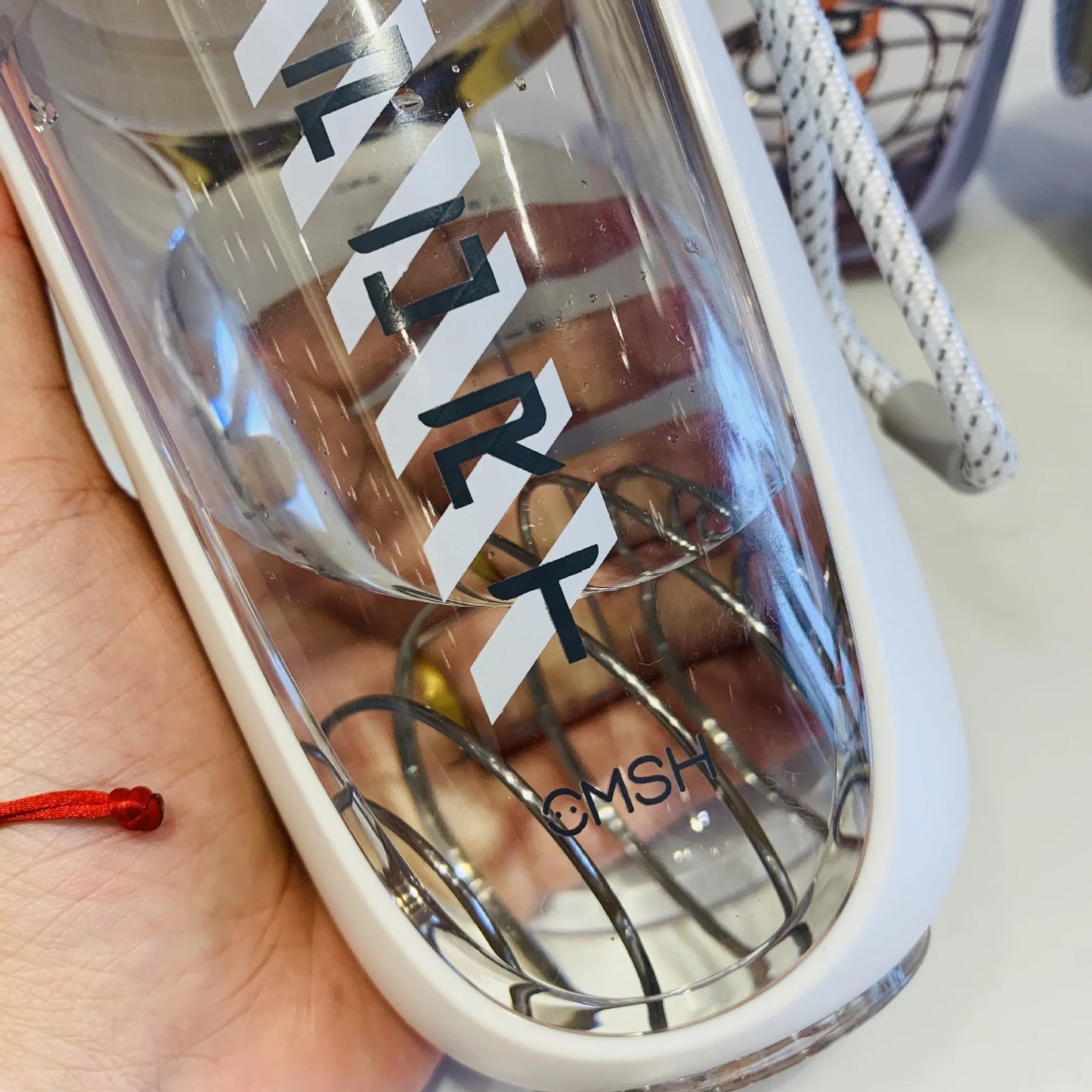 New Style 590ML Blender Shaker Bottle with Whisk Spring BPA Free Plastic Protein Shakes Leakproof for Powder Workout Gym Sport