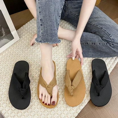 2025 new women's flip-flops, summer fashion, versatile, flip-flops, anti-slip flat beach slippers for women