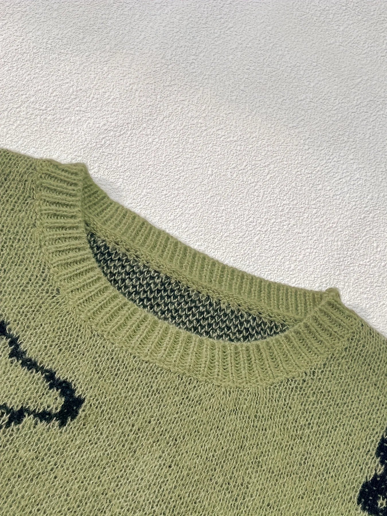 Women's Oversized Dinosaur Pattern Sweater - Cozy Long Sleeve Pullover for Casual Wear