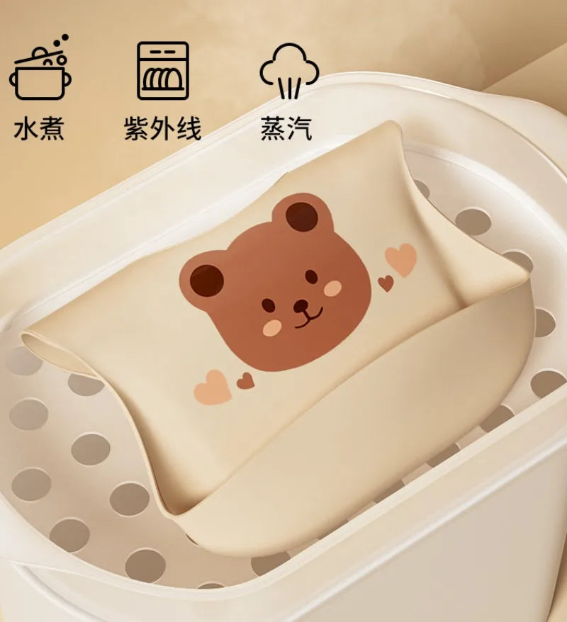 Children's Saliva Feeding Bib Cute Cartoon Baby Bib Waterproof and Adjustable Soft Silicone Bib Baby Feeding Accessories Bibs