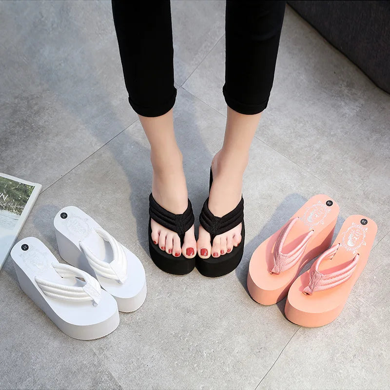 2025 flip flops for women, thick bottom, anti slip, wear-resistant, fashionable, versatile, women's outdoor cool slippers