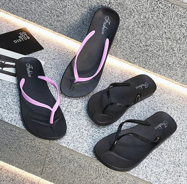 Flip-flops female students Korean version outer wear fashion flat bottom non-slip splint sandals clip-on beach slippers sandals