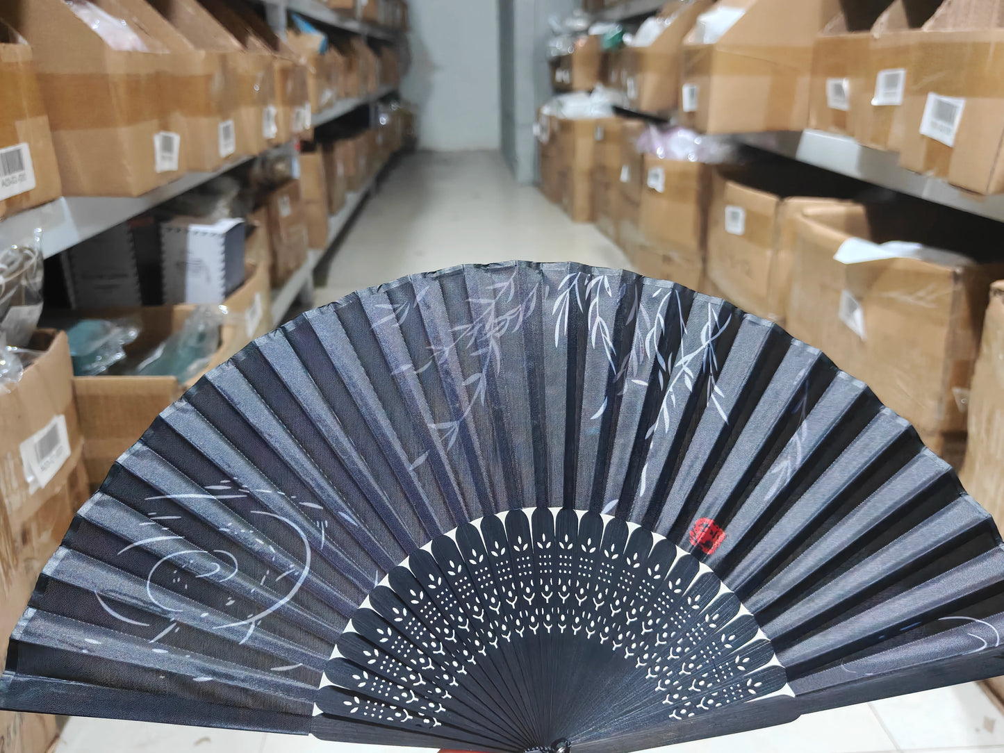 1pc-Elegant wooden folding hand fan favored by fans, favored by wedding parties and performances
