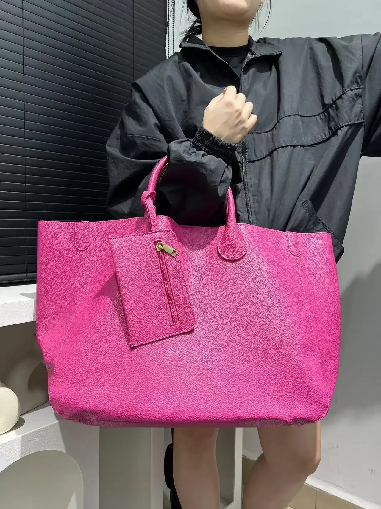 Ladies' fashionable vegan leather oversized handbag with large capacity, simple and versatile shopping bag