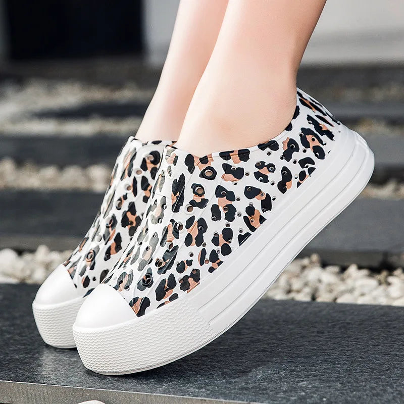 Summer Women Beach Sandal EVA External Wear Cave Sandal Big Kid Casual Shoe Heightening Sandal Thick Bottom Hole Garden Shoe