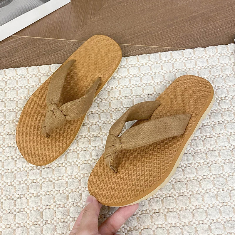 2025 new women's flip-flops, summer fashion, versatile, flip-flops, anti-slip flat beach slippers for women