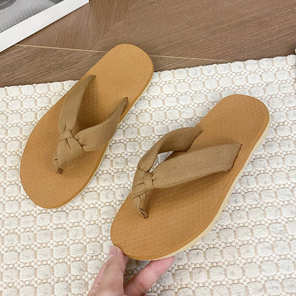 2025 new women's flip-flops, summer fashion, versatile, flip-flops, anti-slip flat beach slippers for women