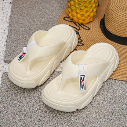 New women's flip-flops with soft and comfortable soles, suitable for wearing outside the beach, fashionable and versatile slippe