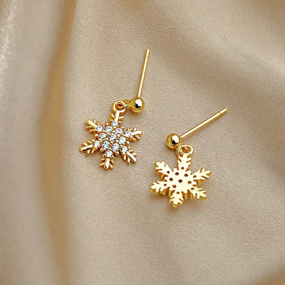 2025 Korean Stud Earrings Autumn Winter Sweet Snowflake Ear Ring Simple Creative Earrings Small Christmas Ear Jewelry