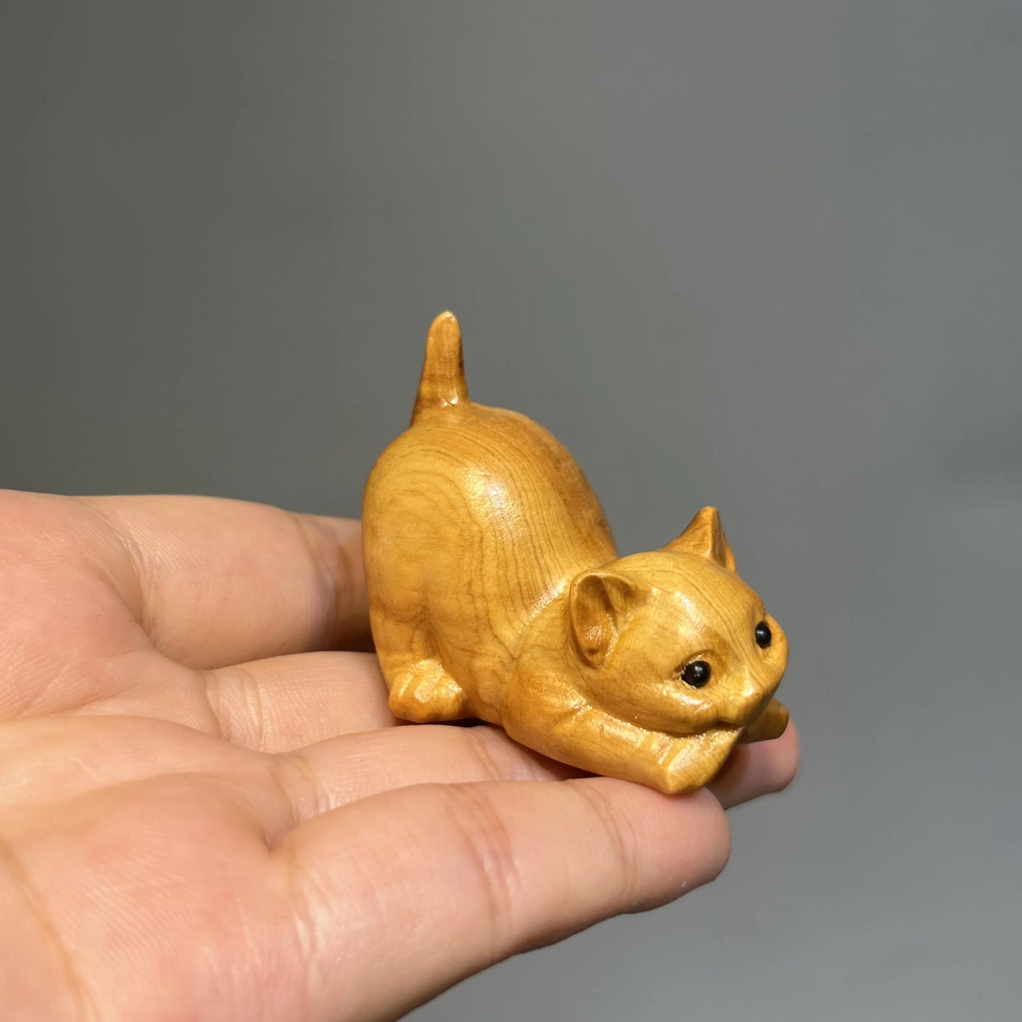 Adorable Hand-carved Wooden Kitten Ornament - Handmade Artisan Charm for Desktop Decor, Heartwarming Tea Pet Pendant