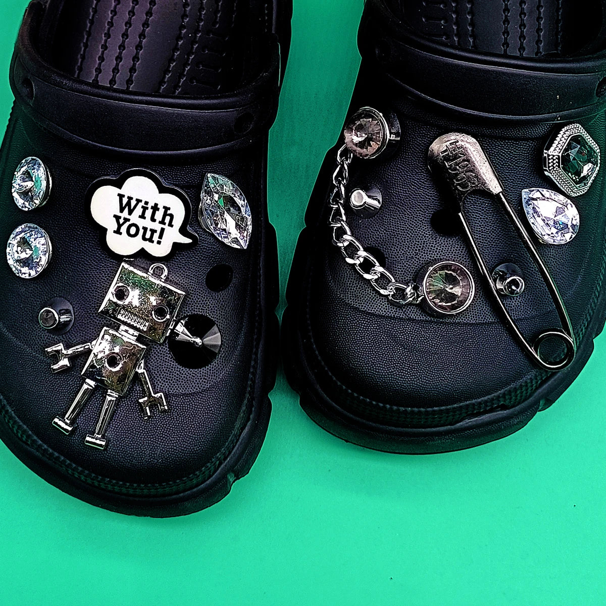 2024 New Fashion Cartoon Robot Women's Shoes Accessories Crocs DIY Accessories (11 Pieces)