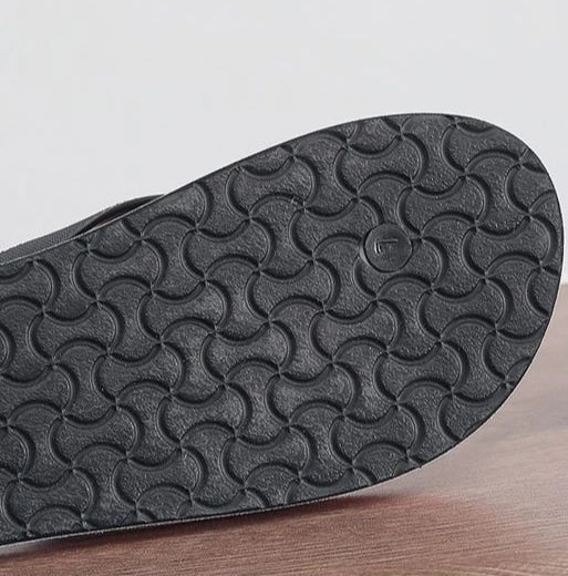 Flip Flops Slippers for Men Outdoor Beach Sandals Man Designer Luxury Fun Elegant Original Low Price 2025 Fashion Trend Shoes