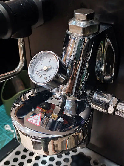 E61 semi-automatic coffee machine brewing head pressure gauge shows brewing head pressure