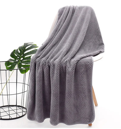 Bathing towel can be worn by women and can be wrapped around household items. Men are more than 100% cotton, absorbent and quick