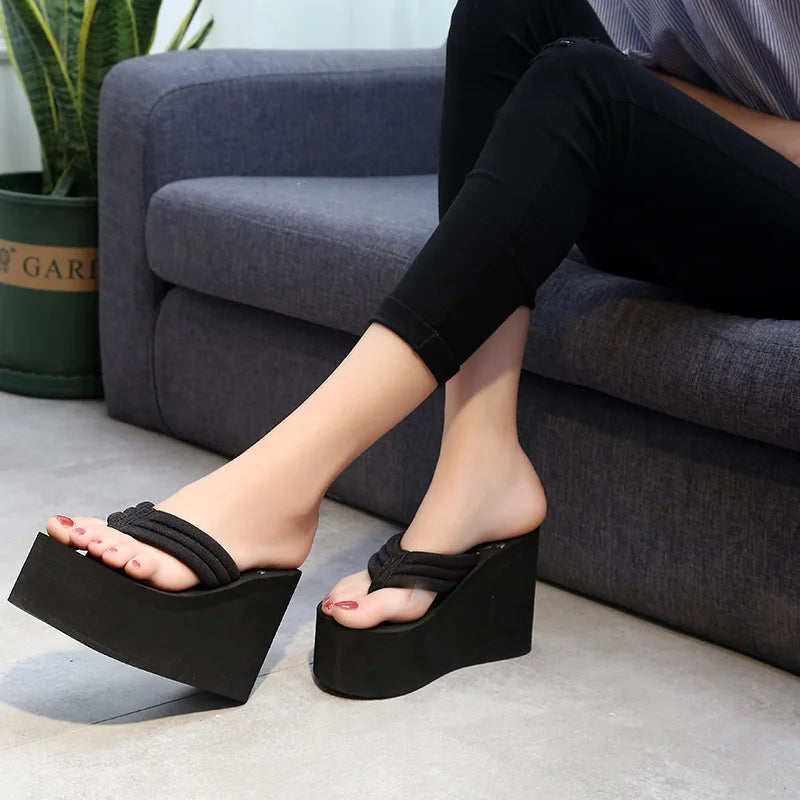 2025 flip flops for women, thick bottom, anti slip, wear-resistant, fashionable, versatile, women's outdoor cool slippers