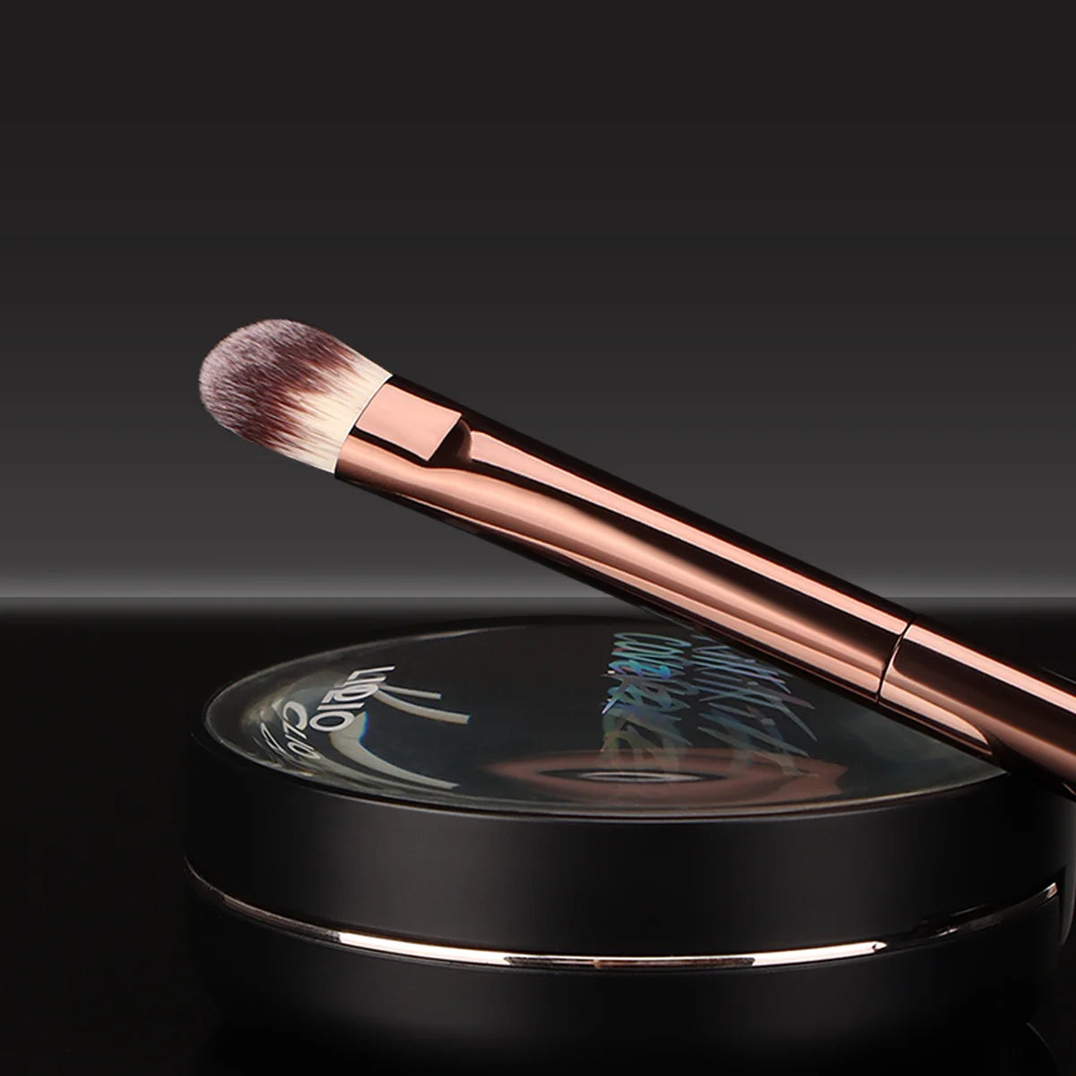 Eyeshadow Brush, Vegan Makeup Tool, For Precision Application and Flawless Blending, Contouring & Defining