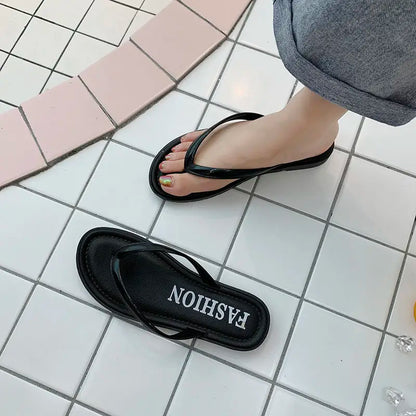 Flip-flops female students Korean version outer wear fashion flat bottom non-slip splint sandals clip-on beach slippers sandals