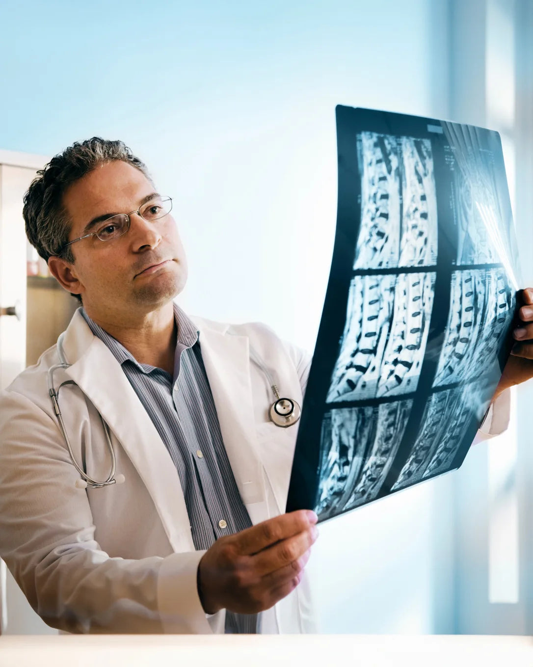 Back Brace Posture Corrector for Women and Men Adjustable Shoulder Straightener Full Back Lumbar Support Belt Lower Pain Relief