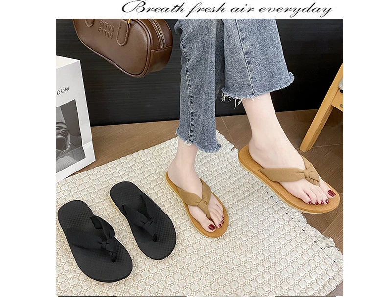 2025 new women's flip-flops, summer fashion, versatile, flip-flops, anti-slip flat beach slippers for women