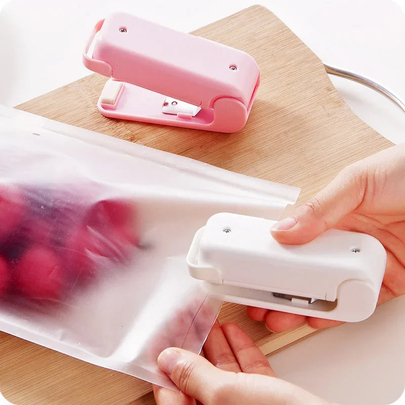 Portable Bag Heat Sealer Plastic Package Storage Bag Clip Mini Sealing Machine Handy Sticker Seal for Food Snack Kitchen Gadget