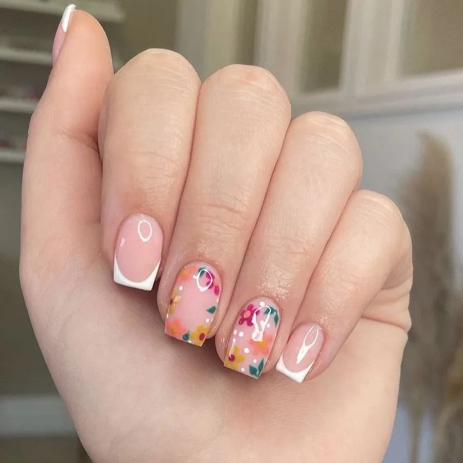 Pink French Style False Nails White Flower Printed Short Square Head Press on Nails Simple Wearable Artificial Nails Art 24Pcs