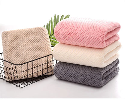 Bathing towel can be worn by women and can be wrapped around household items. Men are more than 100% cotton, absorbent and quick