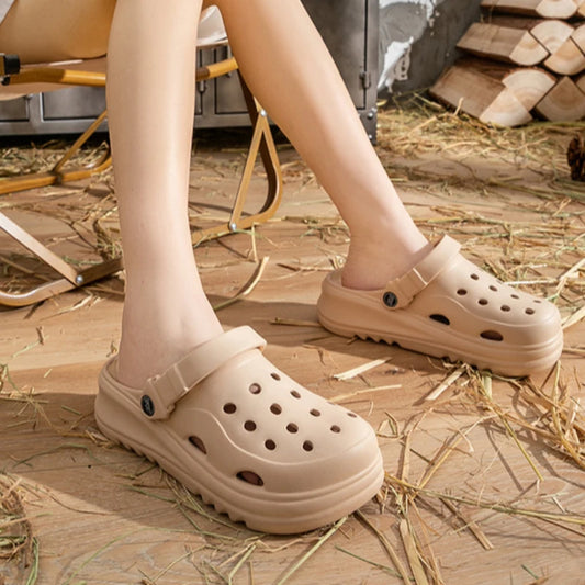 Women Clogs 2024 New Arrival Thick Platform Sandals Comfortable Fashion Slippers Summer Beach Slides