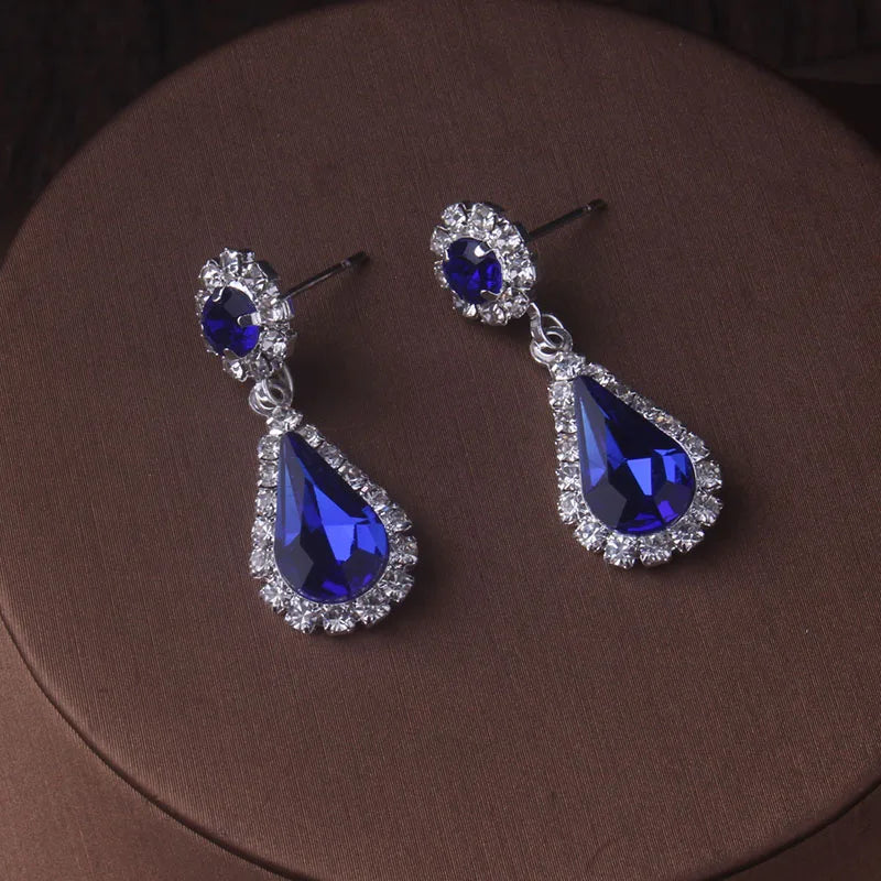 Fashionable bridal accessory set consisting of a necklace and a pair of earrings. New wedding dress, dress accessories, wedding