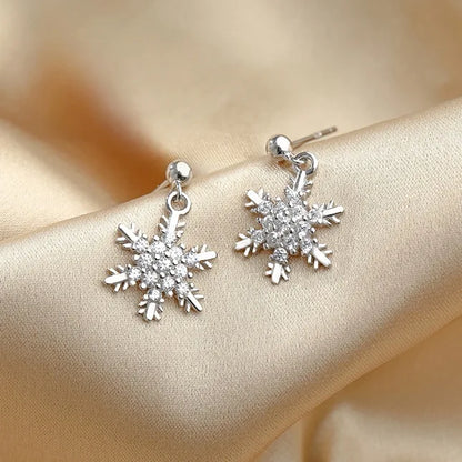 2025 Korean Stud Earrings Autumn Winter Sweet Snowflake Ear Ring Simple Creative Earrings Small Christmas Ear Jewelry