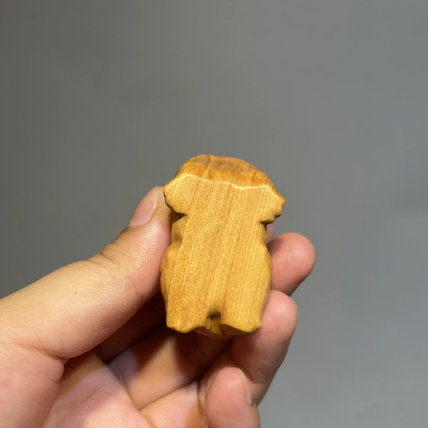 Adorable Hand-carved Wooden Kitten Ornament - Handmade Artisan Charm for Desktop Decor, Heartwarming Tea Pet Pendant