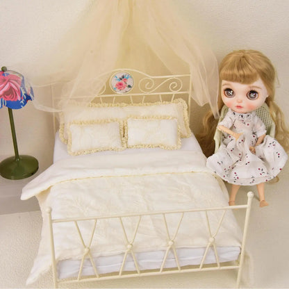 1/6 Dollhouse Iron Bed Simulation Twin Bed with Mattress Miniature Furniture Room for DIY Model Home Life Scene Layout Role Play