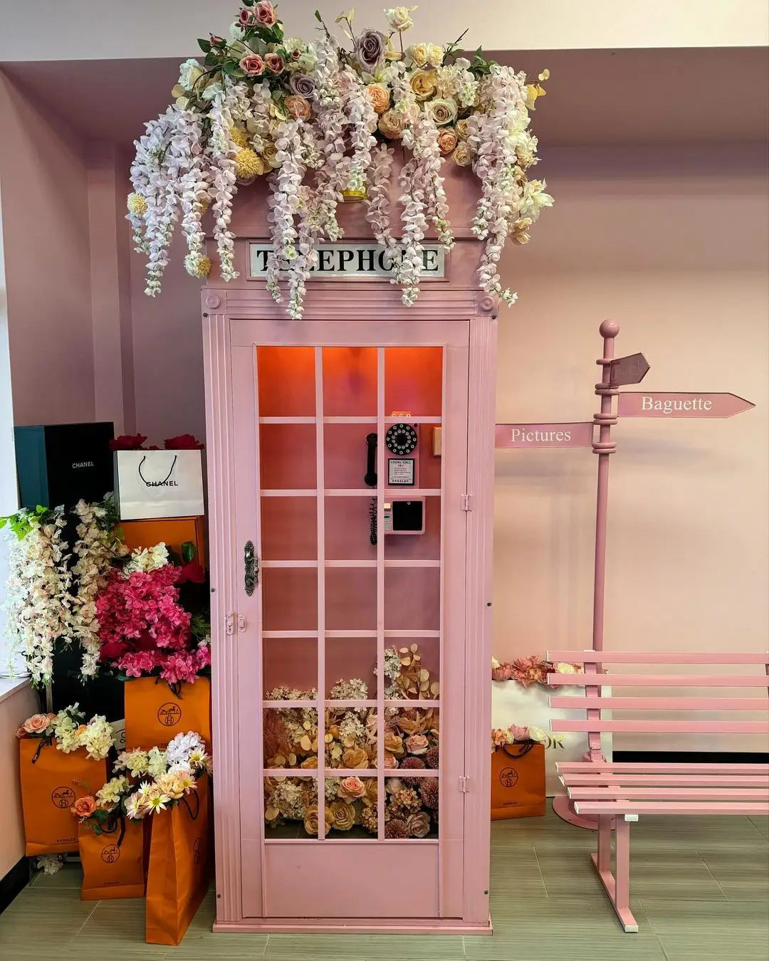 White Phone Booth with Audio Guestbook Phone London Wedding Telephone Booth for Wedding Events Decoration