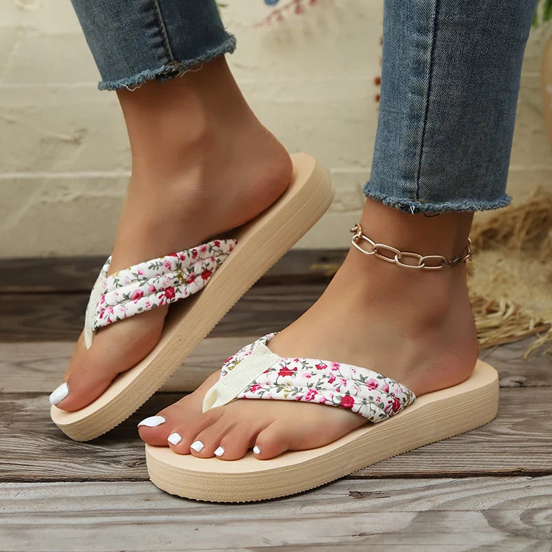 Fashion Floral Flat Flip Flops Women 2025 Summer Non Slip Lightweight Sandals Woman Comfortable Outdoor Beach Slippers Plus Size