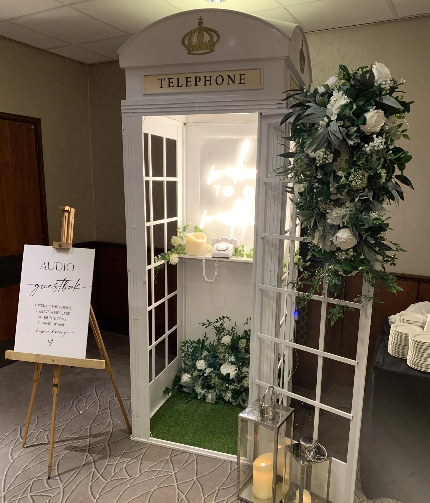 White Phone Booth with Audio Guestbook Phone London Wedding Telephone Booth for Wedding Events Decoration
