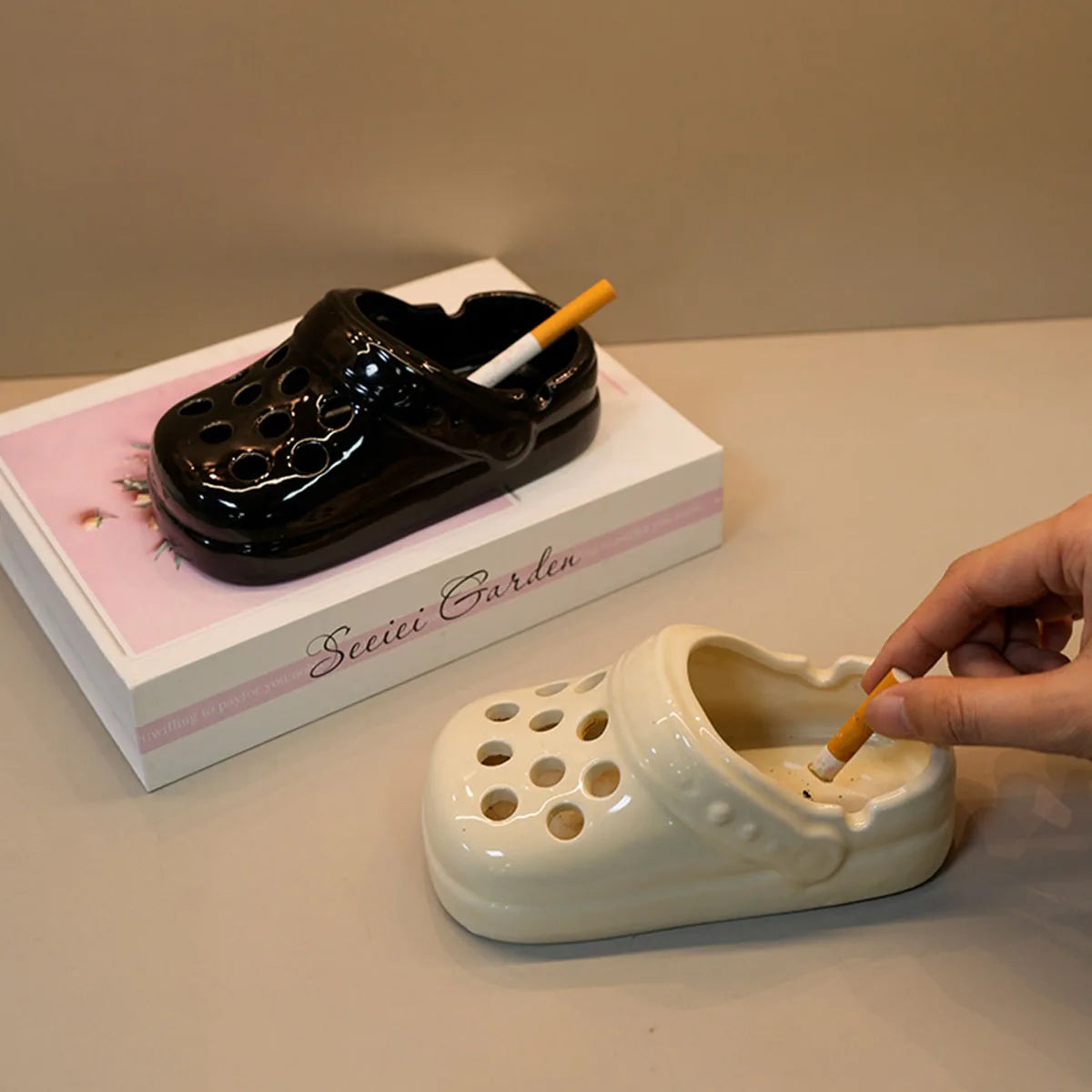 Ceramic Ashtray Ornaments, Crocs Ashtray, Office Home Living Room Decorative Slippers Ashtray