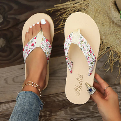Fashion Floral Flat Flip Flops Women 2025 Summer Non Slip Lightweight Sandals Woman Comfortable Outdoor Beach Slippers Plus Size