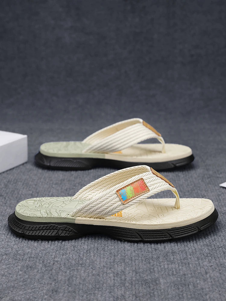 Men’s flip - flops, featuring a knitted upper with a colorful label, a two - colored sole, simple and stylish, in a casual style