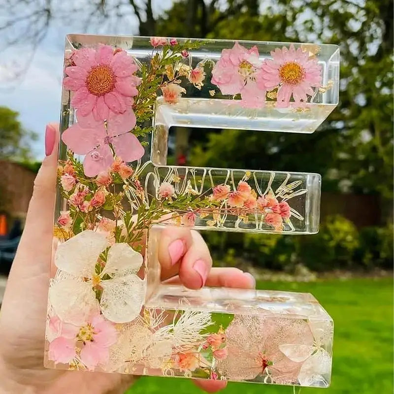 Floral 26 Letters Night Lights Decorative Resin Lamp with Initial Letter & Dry Flower Creative Table Light Night Lamp Glowing