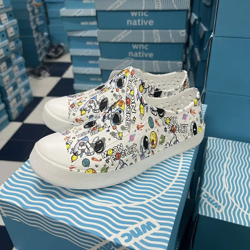 Kid Boy Girl Garden Cave Shoe Child Sandal Women Garden Sandals Graffiti Diy Casual Outdoor EVA Beach Summer Sandal Holey Shoes