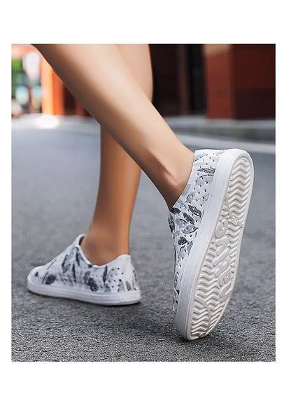 Kid Boy Girl Garden Cave Shoe Child Sandal Women Garden Sandals Graffiti Diy Casual Outdoor EVA Beach Summer Sandal Holey Shoes