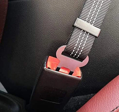 Retractable Pet Car Seat Belt - Securing the Dog During Travel - Adjustable Harness and Belt - Essential Car Travel Supplies